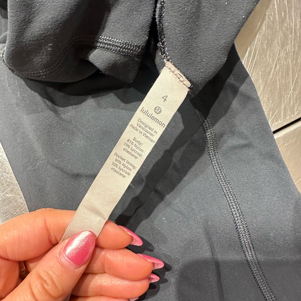 Lulu Lemon Leggings/joggers for sale! Gently worn. Size 4!